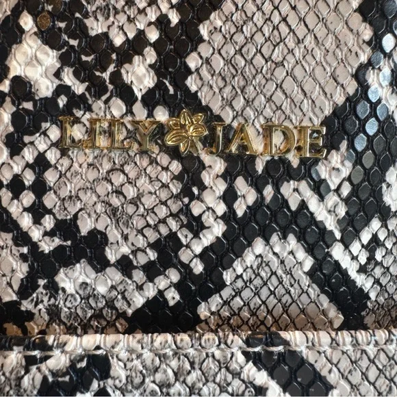 Lilly Jade Medium Brittany Convertible Purse to Backpack Snakeskin Black & White - Picture 3 of 9